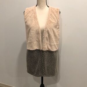 Hem & Thread faux fur vest SZ L with pockets